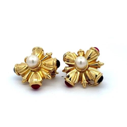 VINTAGE 18K YELLOW GOLD CLIP ON EARRINGS WITH 8.00MM PEARLS 36.5 GRAMS: VINTAGE 18K YELLOW GOLD CLIP ON EARRINGS WITH 8.00MM PEARLS 36.5 GRAMS VINTAGE 18K YELLOW GOLD CLIP ON EARRINGS WITH 8.00MM PEARLS 36.5 GRAMS PRODUCT DESCRIPTION Video: Video Link Detailed Description