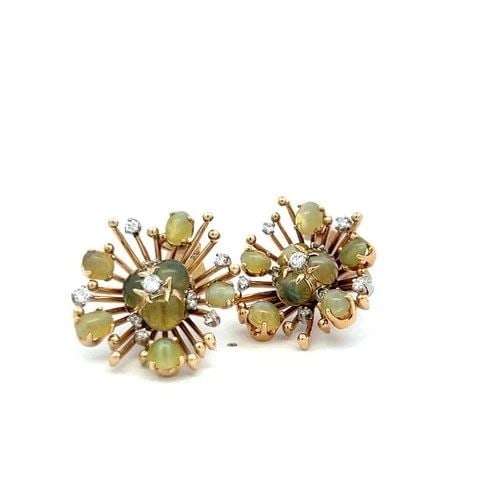 VINTAGE 18K YELLOW GOLD CLIP-ON EARRINGS WITH 0.72 CARAT ROUND H-VS DIAMONDS: VINTAGE 18K YELLOW GOLD CLIP-ON EARRINGS WITH 0.72 CARAT ROUND H-VS DIAMONDS Detailed Description: These vintage clip-on earrings bring a touch of retro flair to your style with 18 karat yellow gold a