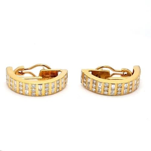 VINTAGE 18K YELLOW GOLD CLIP-ON EARRINGS WITH 5 CARAT G-VS1 DIAMONDS: VINTAGE 18K YELLOW GOLD CLIP-ON EARRINGS WITH 5 CARAT G-VS1 DIAMONDS VINTAGE 18K YELLOW GOLD CLIP-ON EARRINGS WITH 5 CARAT G-VS1 DIAMONDS PRODUCT DESCRIPTION Video: Video Link Detailed Description: 18