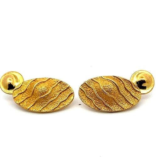 VINTAGE 33.50 GRAMS TEXTURED 18 KARAT YELLOW GOLD CLIP ON EARRINGS (1 of 2)