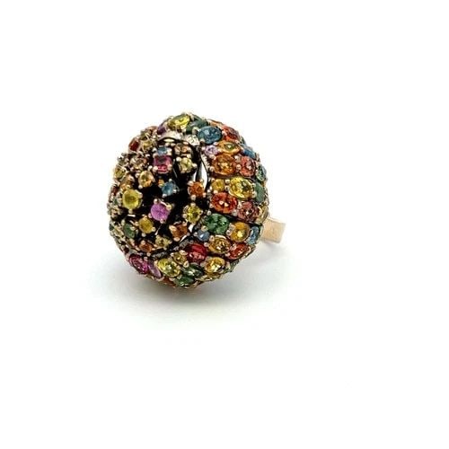 19.00 CARAT MULTICOLOR SAPPHIRE 18K YELLOW GOLD DOME COCKTAIL RING: 19.00 CARAT MULTICOLOR SAPPHIRE 18K YELLOW GOLD DOME COCKTAIL RING Title: This vibrant 19.00 carat multicolor sapphire cocktail ring is a striking wearable sculpture, crafted in glowing 18 karat yello