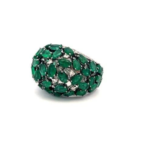 9.61CT EMERALD & 0.94CT ROUND BRILLIANT DIAMOND COCKTAIL RING IN 18K WHITE GOLD: 9.61CT EMERALD & 0.94CT ROUND BRILLIANT DIAMOND COCKTAIL RING IN 18K WHITE GOLD PRODUCT DESCRIPTION Title: 9.61 Carat Emerald 0.94 Carat Round Brilliant G VS Diamond 18 Karat White Gold Cocktail Ring 