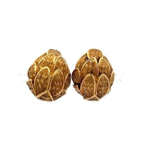 VINTAGE 18 KARAT YELLOW GOLD CLIP-ON EARRINGS 19.9 GRAMS: VINTAGE 18 KARAT YELLOW GOLD CLIP-ON EARRINGS 19.9 GRAMS VINTAGE 18 KARAT YELLOW GOLD CLIP-ON EARRINGS 19.9 GRAMS PRODUCT DESCRIPTION Detailed Description: Unique Estate Style Enveloped in the warm gl