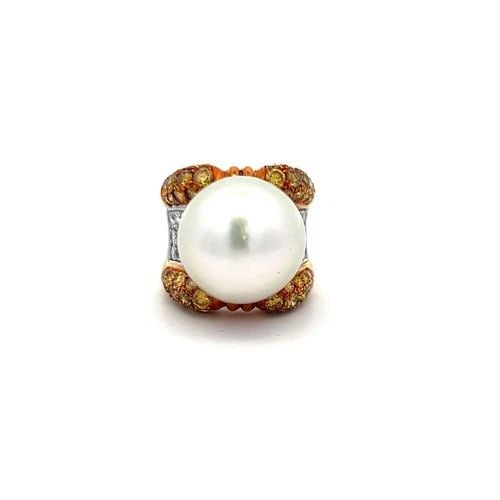 18 KARAT TWO TONE GOLD COCKTAIL RING WITH 16MM PEARL & 2.78 CARAT DIAMONDS: 18 KARAT TWO TONE GOLD COCKTAIL RING WITH 16MM PEARL & 2.78 CARAT DIAMONDS Detailed Description: Embrace timeless elegance with this vintage cocktail ring, crafted in luxurious 18 karat two-tone gold.