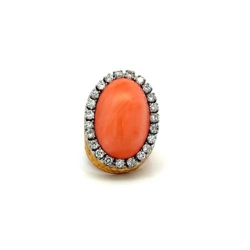 CORAL & 2.40CT DIAMOND COCKTAIL RING IN 18K YELLOW GOLD H VS VINTAGE ESTATE: CORAL & 2.40CT DIAMOND COCKTAIL RING IN 18K YELLOW GOLD H VS VINTAGE ESTATE Title: This bold vintage 18K yellow gold cocktail ring features a striking combination of warm coral and brilliant diamonds.