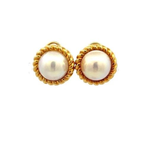 TIFFANY & CO VINTAGE 18 KARAT YELLOW GOLD CLIP ON EARRINGS WITH 12.7 MM PEARL: TIFFANY & CO VINTAGE 18 KARAT YELLOW GOLD CLIP ON EARRINGS WITH 12.7 MM PEARL Designer: Tiffany & Co Detailed Description: 18 Karat Yellow Gold, Vintage Style Elevate your elegance with these timeless