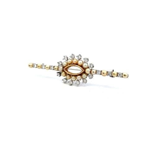 0.90CT DIAMOND & PEARL 18K WHITE GOLD VINTAGE EDWARDIAN PIN BROOCH: 0.90CT DIAMOND & PEARL 18K WHITE GOLD VINTAGE EDWARDIAN PIN BROOCH Title: This exquisite Edwardian-inspired brooch showcases a refined combination of diamonds and natural pearls, artfully set in 18 ka