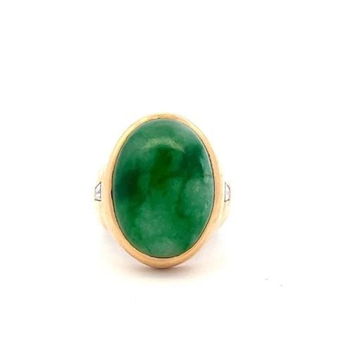 18K YG COCKTAIL RING WITH 0.3 CT TAPERED BAGUETTE DIAMONDS & 16.5 CT JADE SIZE 7: 18K YG COCKTAIL RING WITH 0.3 CT TAPERED BAGUETTE DIAMONDS & 16.5 CT JADE SIZE 7 Video: Video Link Detailed Description: Radiate opulence with this striking vintage cocktail ring, featuring a stunning