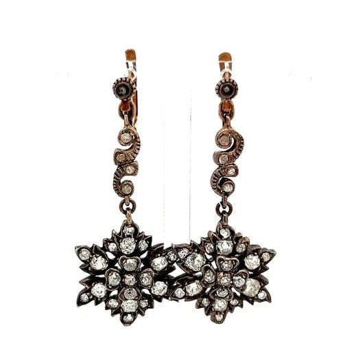ANTIQUE 18K YELLOW GOLD DROP EARRINGS WITH 0.8 CARAT ROSE CUT I-SI DIAMONDS: ANTIQUE 18K YELLOW GOLD DROP EARRINGS WITH 0.8 CARAT ROSE CUT I-SI DIAMONDS Detailed Description: Elevate your elegance with these stunning antique drop earrings crafted in 18 karat yellow gold. Adorn