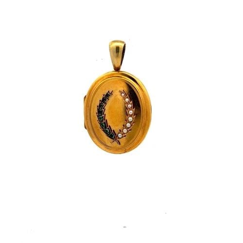 ANTIQUE 18 KARAT YELLOW GOLD LOCKET WITH 0.25 CARAT GREB AND 1.2-1.7 MM PEARL: ANTIQUE 18 KARAT YELLOW GOLD LOCKET WITH 0.25 CARAT GREB AND 1.2-1.7 MM PEARL Detailed Description: This antique 18 karat yellow gold locket whispers stories of timeless elegance and cherished memorie