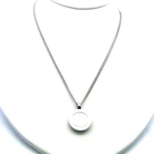 CHOPARD 0.07 CARAT ROUND BRILLIANT DIAMOND 18 KARAT WHITE GOLD PENDANT NECKLACE: CHOPARD 0.07 CARAT ROUND BRILLIANT DIAMOND 18 KARAT WHITE GOLD PENDANT NECKLACE PRODUCT DESCRIPTION Designer: CHOPARD Title: Chopard 0.07 Carat Round Brilliant G VS Diamond 18 Karat White Gold Pendant