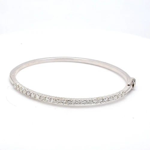 1.40 CARAT ROUND BRILLIANT G SI1 DIAMOND 14K WG BANGLE BRACELET: 1.40 CARAT ROUND BRILLIANT G SI1 DIAMOND 14K WG BANGLE BRACELET 1.40 Carat Round Brilliant G SI1 Diamond 14 Karat White Gold Bangle Bracelet 14k Details Department Unisex Adults Main Stone Diamond Met