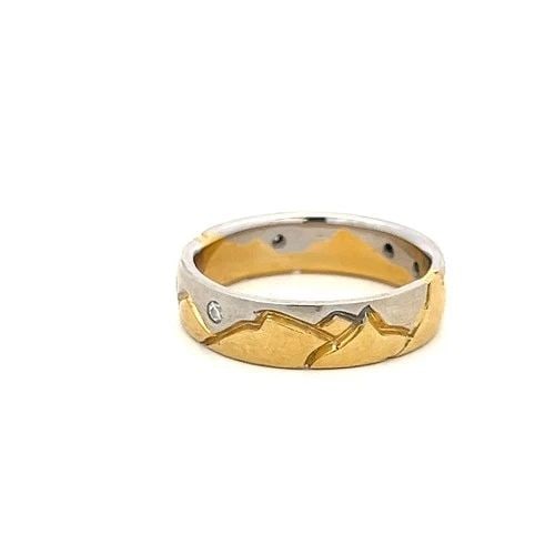 VINTAGE 18K WHITE GOLD ENGAGEMENT AND BAND RING WITH 0.65 CARAT ROUND DIAMONDS: VINTAGE 18K WHITE GOLD ENGAGEMENT AND BAND RING WITH 0.65 CARAT ROUND DIAMONDS Detailed Description: Embrace timeless elegance with this vintage 18K white gold ring. Featuring a stunning 0.3 carat rou