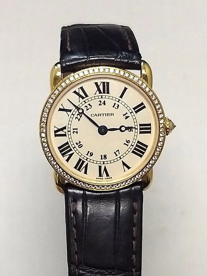 CARTIER RONDE LOUIS 18K YELLOW GOLD AND FACTORY DIAMOND WATCH 29MM: Cartier Ronde Louis Ladies 18k yellow gold and Diamond Watch 29mm You are bidding on a pre-owned Cartier Ronde louis ladies watch. The watch is in excellent working condition and still has the origina