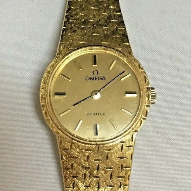 OMEGA DE VILLE VINTAGE SOLID 18K YELLOW GOLD WATCH 41.3 GRAMS: OMEGA DE VILLE VINTAGE SOLID 18K YELLOW GOLD WATCH Omega De Ville vintage 18k yellow gold watch You are bidding on a pre-owned Omega De Ville vintage 18k yellow gold watch. The watch is in excellent w