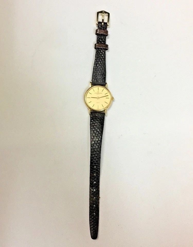 VACHERON CONSTANTIN GENEVE 18K YELLOW GOLD WOMAN'S WATCH: VACHERON CONSTANTIN GENEVE 18K YELLOW GOLD WOMAN'S WATCH Vacheron Constantin Geneve 18k yellow gold watch You are bidding on a pre-owned Vacheron Constantin Geneve 18k yellow gold watch. The watch is 