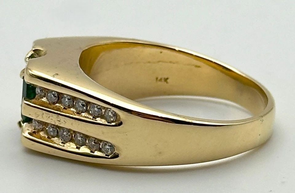 14K GOLD RING 1.45CT NATURAL EMERALD & 0.50CTW DIAMONDS (SIZE: 15.5) 21.5 GRAM: 14K GOLD HEAVY RING WITH NATURAL EMERALD AND 0.50CTS OF DIAMONDS SIZE: 15.5 14k Gold Heavy Ring with Natural Emerald and 0.50cts of Diamonds Condition: Used Material: 14k Yellow Gold Ring Size: 15.25.