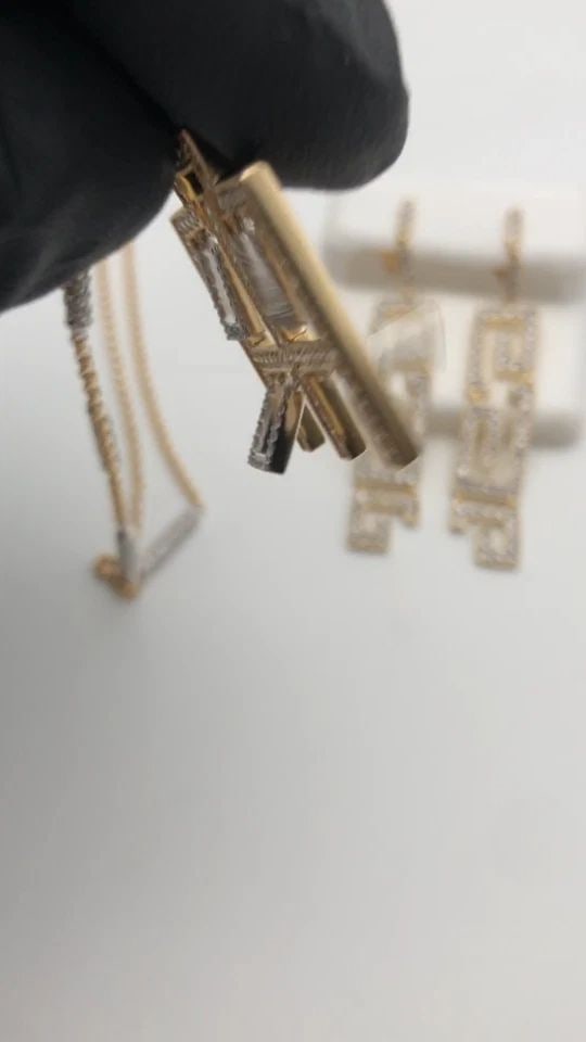 14K GOLD NECKLACE, PENDANT, EARRINGS MATCHING SET WITH 2.84CTS DIAMONDS 16.6G: 14K GOLD NECKLACE, SQUARE PENDANT, EARRINGS MATCHING SET WITH 2.84CTS DIAMONDS 14k Necklace, Square Pendant and Earrings matching Set with 2.84cts of Diamonds Condition: Display set, has some light we