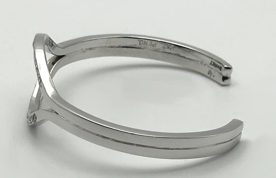 14K WHITE GOLD EYE SHAPED CUFF BRACELET, 0.50CTS DIAMONDS (5.5 INCH) 18.8 GRAM: 14K WHITE GOLD EYE SHAPED CUFF BRACELET WITH 0.50CTS OF DIAMONDS 5.5" 18.8G 14k White Gold Eye Shaped Cuff Bracelet with 0.50cts of Diamonds Condition: Used, has been cleaned Material: Solid 14k White