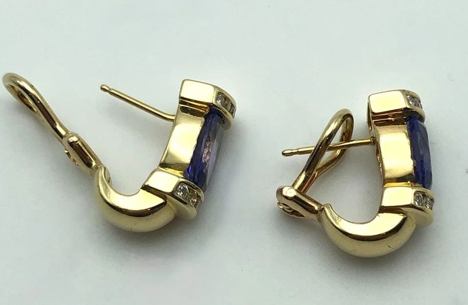 14K GOLD EARRINGS WITH 3.6CTS TANZANITES AND 0.40CTS OF DIAMONDS 7.6 GRAMS: 14K GOLD EARRINGS WITH TANZANITE AND 0.40CTS OF DIAMONDS 7.6 GRAMS 14k Gold Earrings with Tanzanite and 0.40cts of Diamonds Condition: Used Material: 14k Yellow Gold Weight: 7.6 grams Earrings Size: 1