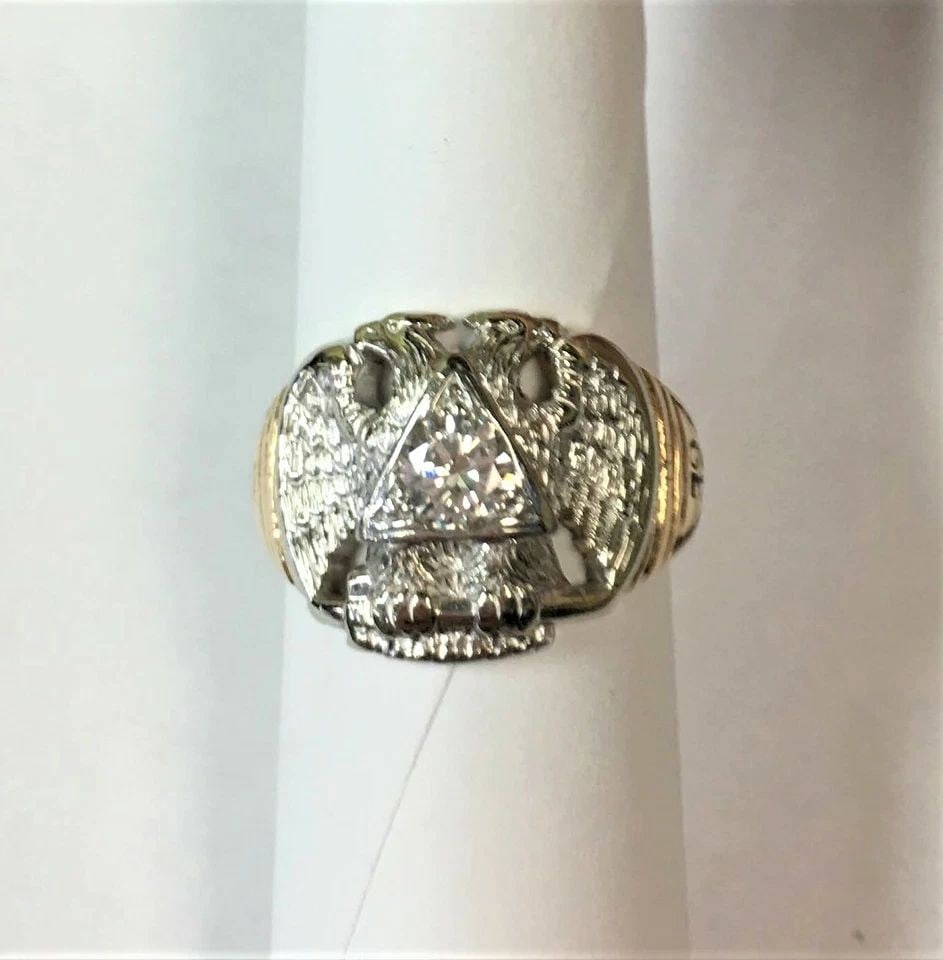 14K GOLD RING, SCOTTISH RITE EAGLE, 0.50CT VS DIAMOND (SIZE 9.75) 13.5 GRAM: 14K TWO TONE YELLOW/WHITE GOLD SCOTTISH RITE VINTAGE EAGLE RING WITH DIAMOND 14k two tone Yellow/White Gold Scottish Rite Vintage Eagle Ring with Diamond You are bidding on a pre-owned 14k two tone Ye