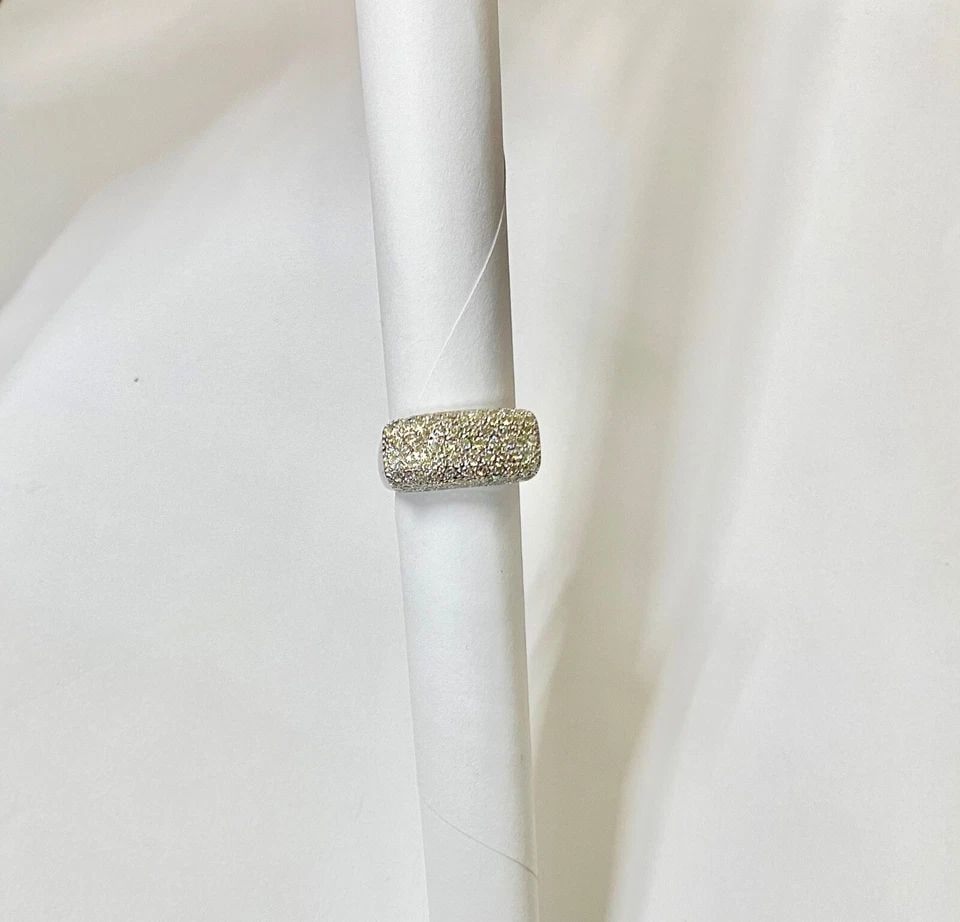 UNISEX 18K WHITE GOLD RING WITH 1.67CT NATURAL DIAMONDS (SIZE 7) 10.2 GRAMS: UNISEX 18K WHITE GOLD RING WITH 1.67CT DIAMONDS (SIZE 7) Unisex 18k White Gold Ring with 1.67ct Diamonds (Size 7) You are bidding on a pre-owned Unisex 18k White Gold Ring with Diamonds. The ring has 
