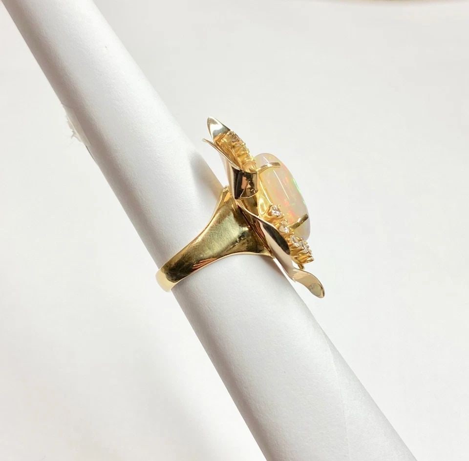 14K GOLD RING WITH NATURAL OPAL AND 0.60CT DIAMONDS ( SIZE: 7 ) 11.9G: WOMEN'S 14K YELLOW GOLD RING WITH LARGE NATURAL OPAL AND 0.60CT DIAMONDS SIZE 7 Women's 14k Yellow Gold Ring with Large Natural Opal and 0.60ct Diamonds (Size 7) You are bidding on a pre-owned Women's