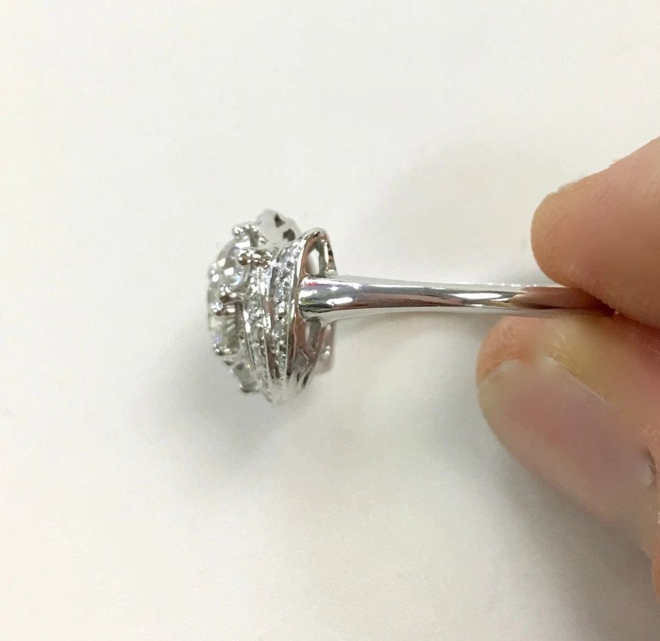 PLATINUM & 14K WHITE GOLD RING, 1.5CTS OF DIAMONDS ( SIZE: 8.75 ) 5.3G: PLATINUM/14K WHITE GOLD ANTIQUE CLUSTER RING WITH DIAMONDS SIZE: 8.75 Platinum/14k White Gold Antique Cluster Ring with Diamonds Size: 8.75 You are bidding on a Platinum/14k White Gold Antique Cluster