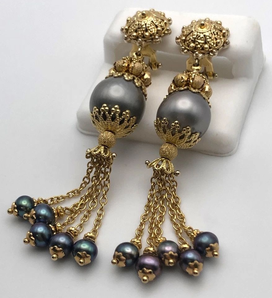14K GOLD, FANCY DANGLE EARRINGS WITH GENUINE PEARLS, OMEGA BACKS 22.4G: 14K GOLD, FANCY DANGLE EARRINGS WITH GENUINE PEARLS, OMEGA BACKS 22.4G 14k Gold, Fancy Dangle Earrings with Genuine Pearls, Omega Backs 22.4g You are bidding on a 14k Gold, Fancy Dangle Earrings with 