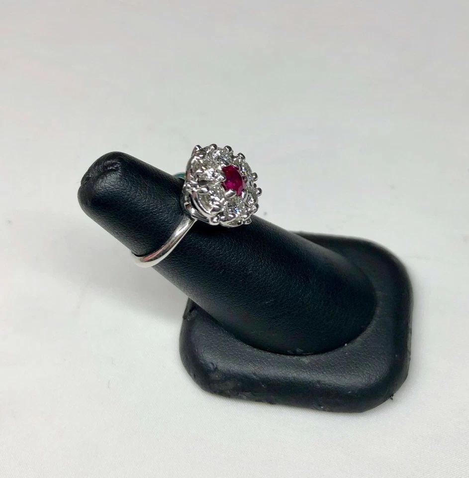 14K WHITE GOLD RING, 1.2CTS DIAMONDS, 0.60CT RUBY ( SIZE: 3.5 ) 4.8G: WOMEN'S 14K WHITE GOLD CLUSTER STYLE RING WITH NATURAL RUBY/DIAMOND Authentic Women's 14K White Gold Cluster Style Ring With Natural Ruby/Diamond You are bidding on a pre-owned Women's 14K White Gold 