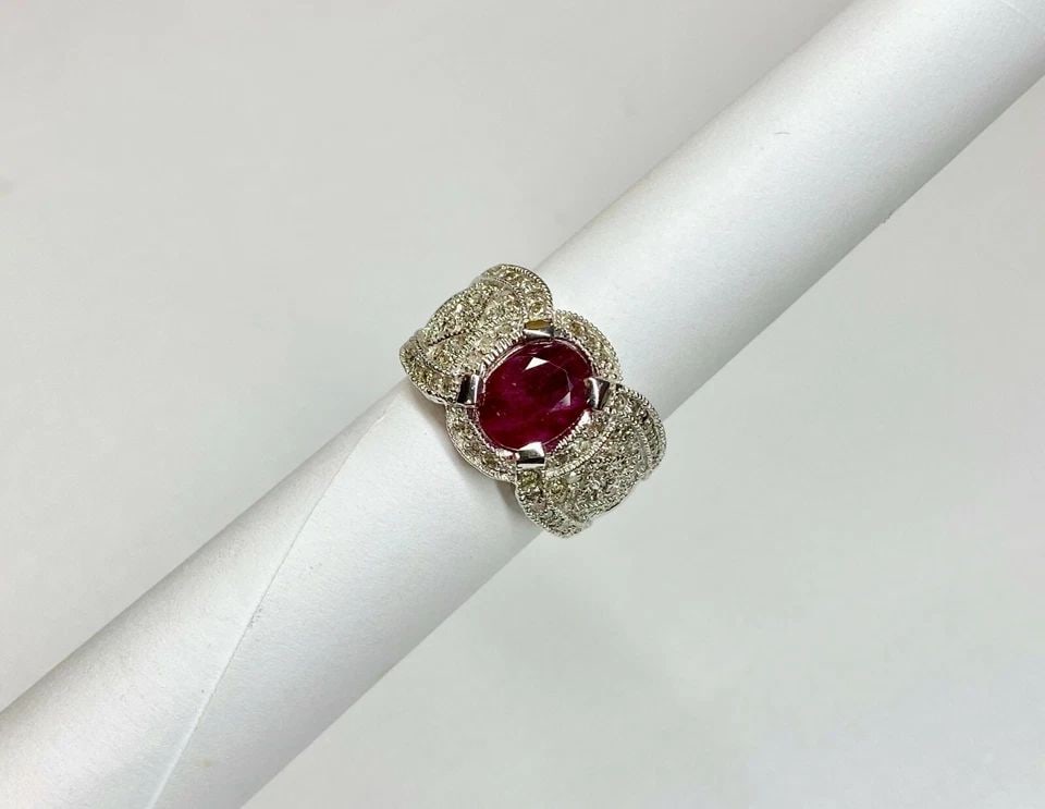 14K WHITE GOLD RING, 2.02CT NATURAL RUBY, 0.77CTS OF DIAMONDS ( SIZE 6.25 ) 12G: WOMEN'S 14K WHITE GOLD RING W/ DIAMONDS AND 2.02CT NATURAL RUBY SIZE 6.25 HEAVY Women's 14k White Gold Ring with Diamonds and 2.02CT Natural Ruby Center (Size 6.25) HEAVY You are bidding on a pre-owne