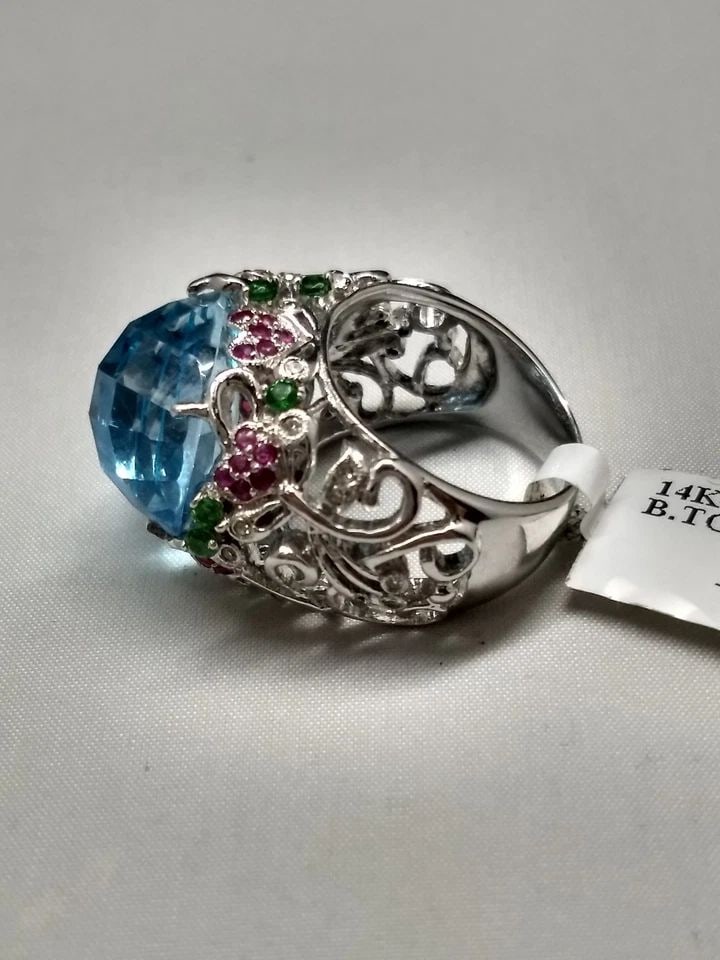 14K WHITE GOLD BLUE TOPAZ RING, DIAMONDS, RUBIES, EMERALDS ( SIZE: 6.5 ) 13.4G: 14K WHITE GOLD BLUE TOPAZ RING WITH DIAMONDS, RUBIES AND EMERALDS 14k White Gold Blue Topaz Ring with Diamonds Rubies and Emeralds You are bidding on a 14k white gold ring with genuine topaz, rubies, 