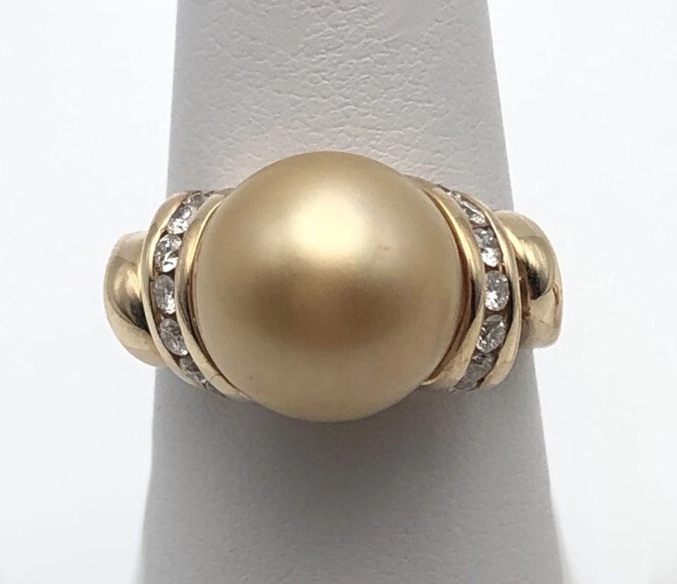 14K GOLD RING / EARRINGS MATCHING SET, SOUTH SEA GOLDEN PEARLS, 0.32CTS DIAMONDS: 14K GOLD RING / EARRINGS MATCHING SET WITH SOUTH SEA GOLDEN PEARLS AND DIAMONDS 14k Gold Ring / Earrings matching set with South Sea Golden Pearls and Diamonds You are bidding on a 14k Gold Ring / Ear