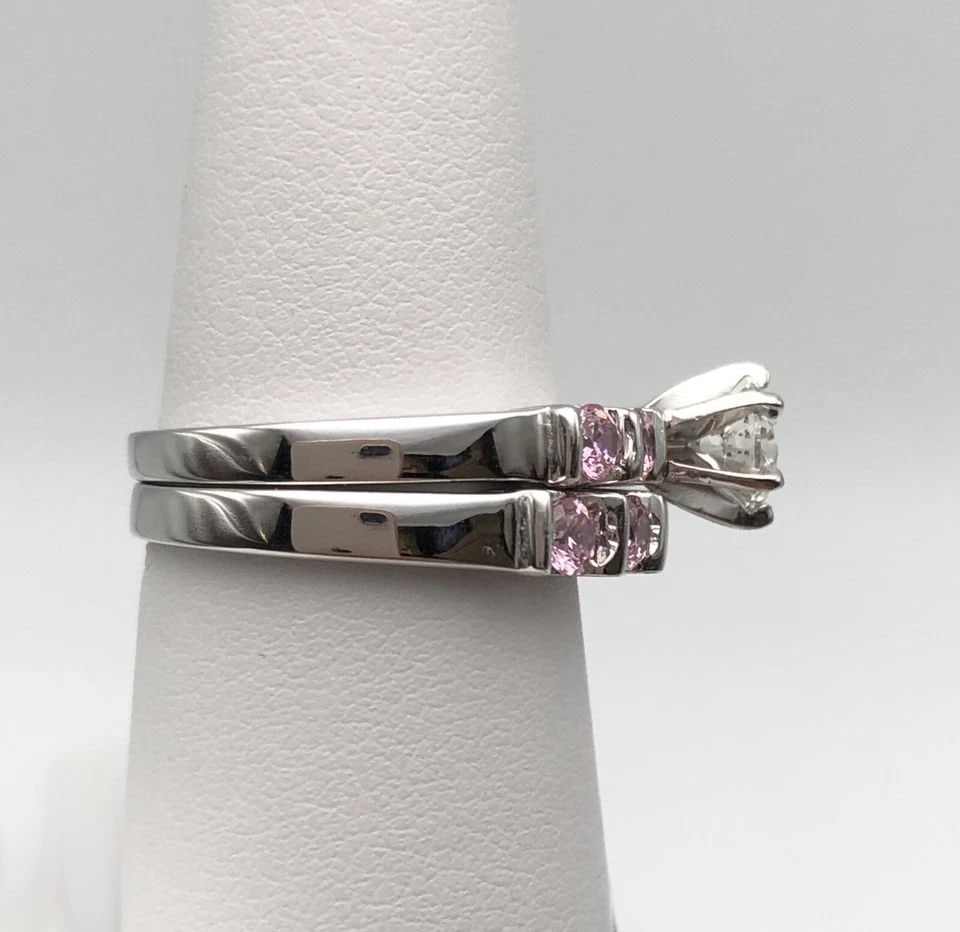 14K WHITE GOLD SET, CENTER 0.75CT DIAMOND, PINK ZIRCONIA ( SIZE: 7 ) 6.9G: 14K WHITE GOLD WEDDING SET, WITH CENTER 0.75CT DIAMOND AND PINK ZIRCONIA SIZE: 7 14k White Gold wedding set, with center 0.75ct Diamond and Pink Zirconia You are bidding on a 14k White Gold wedding se