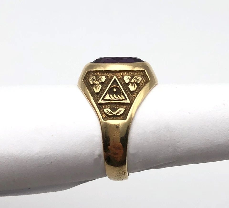 REPUBLIC OF NICARAGUA 18K YELLOW GOLD RING WITH AMETHYST (SIZE: 8.25) 11.1 GRAM (1 of 2)