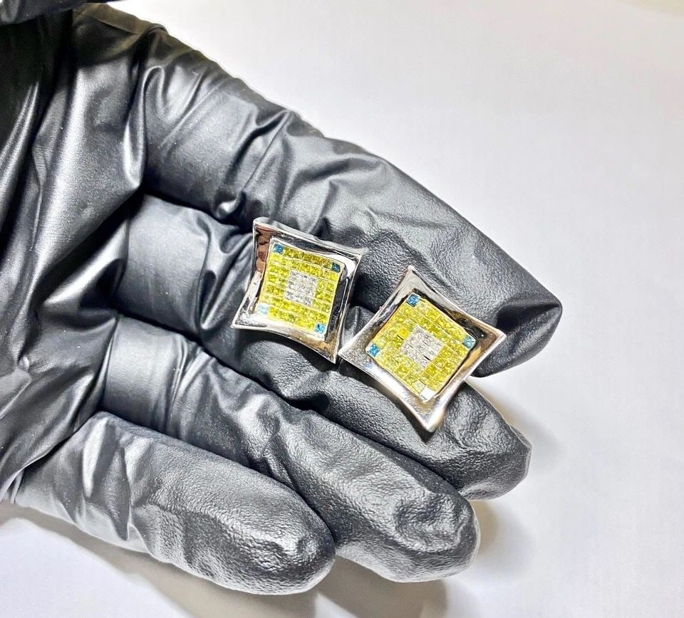 14K WHITE GOLD EARRINGS WITH 1.50CTS YELLOW, BLUE, WHITE DIAMONDS 7.4G: 14K WHITE GOLD EARRINGS WITH 1.50CTS YELLOW, BLUE, WHITE DIAMONDS 14k White Gold Earrings with 1.50CTS Yellow, Blue, White Diamonds You are bidding on a pre-owned 14k White Gold Earrings with 1.50CTS 