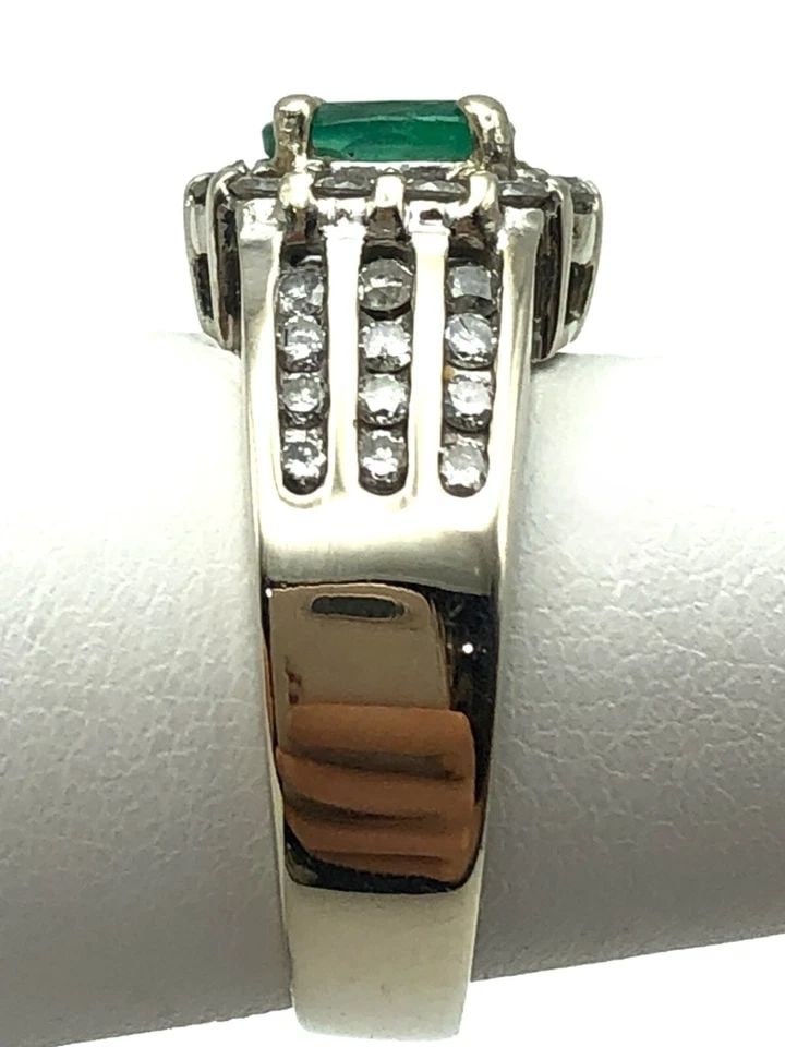 14K WHITE GOLD RING, 0.75CT EMERALD, 0.75CTS DIAMONDS ( SIZE: 6.75 ) 7.1G: 14K WHITE GOLD RING WITH NATURAL EMERALD AND 0.75CTS OF DIAMONDS SIZE: 6.75 14k White Gold Ring with Natural Emerald and 0.75cts of Diamonds Condition: Used Material: 14k White Gold Ring Size: 6.75 We