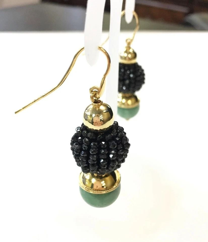 22K YELLOW GOLD EARRINGS WITH ONYX CLUSTER AND JADE BALLS 23.4G: 22K YELLOW GOLD, ONYX AND JADE EARRINGS 22k Yellow Gold, Onyx and Jade Earrings You are bidding on a 22k Yellow Gold, Onyx and Jade Earrings. The Earrings have been fully cleaned by our in house Jewel