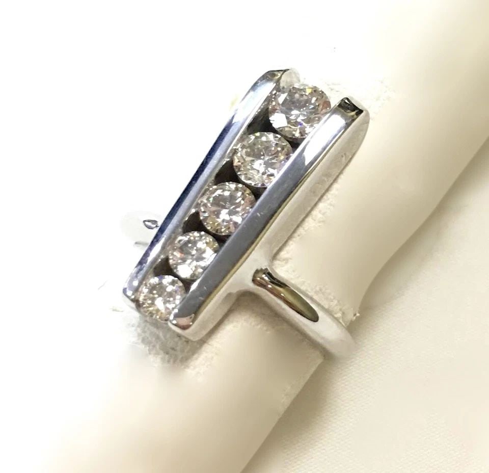 14K WHITE GOLD CUSTOM MADE RING WITH 1.00CTS DIAMONDS ( SIZE: 5 ) 6.1G: 14K WHITE GOLD CUSTOM MADE RING WITH DIAMONDS (SIZE: 5) 14k White Gold Custom Made Ring with Diamonds You are bidding on a 14k White Gold Custom Made Ring with Diamonds. There are few minor scratches 