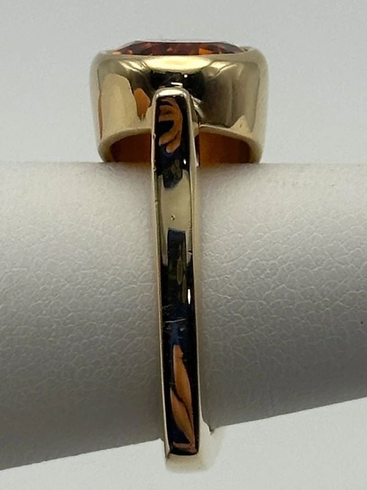 14K GOLD MODERNIST SQUARE SHAPED RING WITH CITRINE ( SIZE: 6.5 ) 9.7G: 14K GOLD MODERNIST SQUARE SHAPED RING WITH CITRINE SIZE: 6.5 - 7 9.7 GRAMS 14k Gold Modernist square shaped Ring with Citrine Condition: Used Material: 14k Yellow Gold Ring Size: 6.5-7 it fits some wh