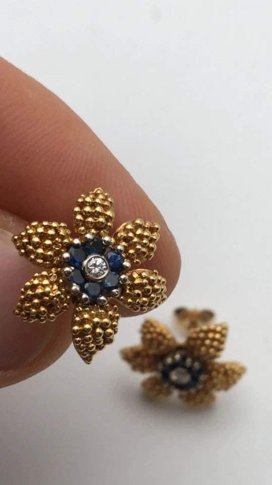 18K GOLD FLOWER EARRINGS, 14K STEMS/BACKS, SAPPHIRES, 0.20CTS OF DIAMONDS 9.1G (1 of 2)