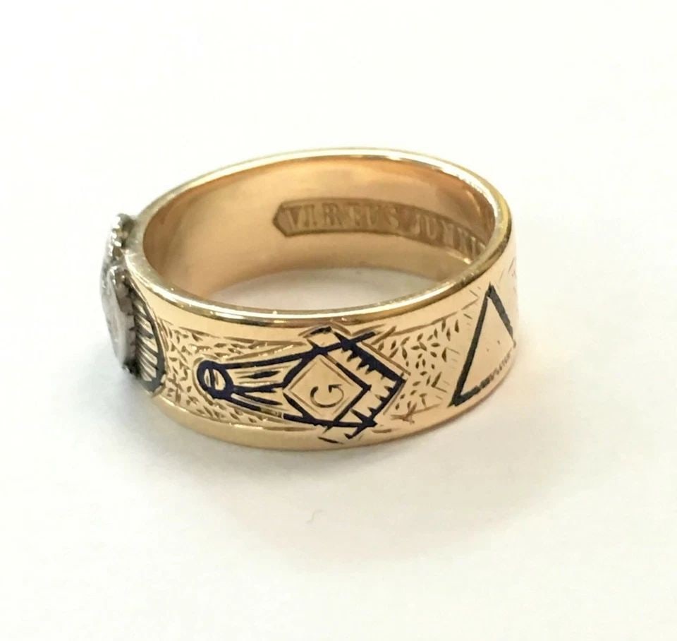 14K MEN'S MASONIC RING / BAND 8MM WIDE ( SIZE: 10 ) 9.9G: 14K MEN'S MASONIC RING BAND (SIZE: 10) 14k Men's Masonic Ring Band You are bidding on a pre-owned 14k Men's Masonic Ring Band. The ring has multiple marks and scratches all over the band from wear and