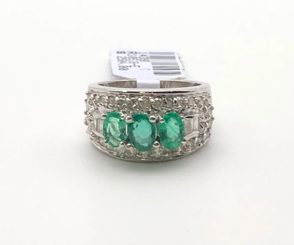 14K WHITE GOLD RING, 1.05CTS NATURAL EMERALDS, 1.25CTS DIAMONDS ( SIZE: 6 ) 8.7G: 14K WHITE GOLD RING WITH 3 OVAL EMERALDS AND 1.25CT OF DIAMONDS SIZE: 6 14k White Gold Ring with 3 oval Emeralds and 1.25ct of Diamonds You are bidding on a 14k White Gold Ring with 3 oval Emeralds an