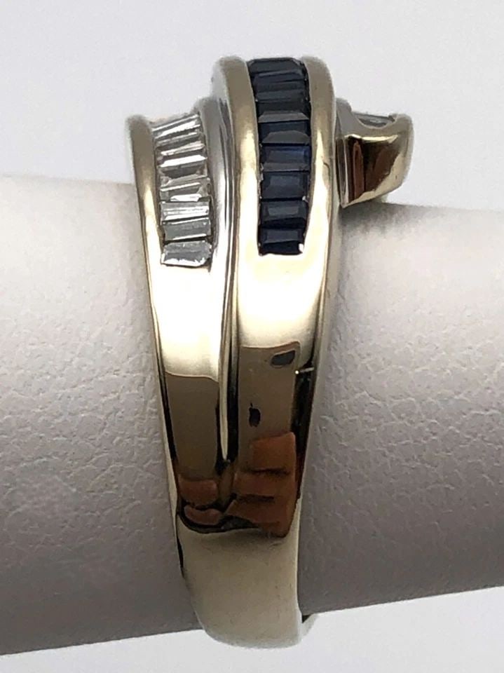 14K WHITE GOLD 3 ROW RING WITH 0.75CTS SAPPHIRE AND 1CTW DIAMONDS SIZE: 5: 14K WHITE GOLD CROSSING LAYERED RING WITH SAPPHIRE AND 1CTW DIAMONDS SIZE: 5 14k White Gold crossing Layered Ring with Sapphire and 1cttw Diamonds Condition: Used Material: 14k White Gold Ring Size: 5