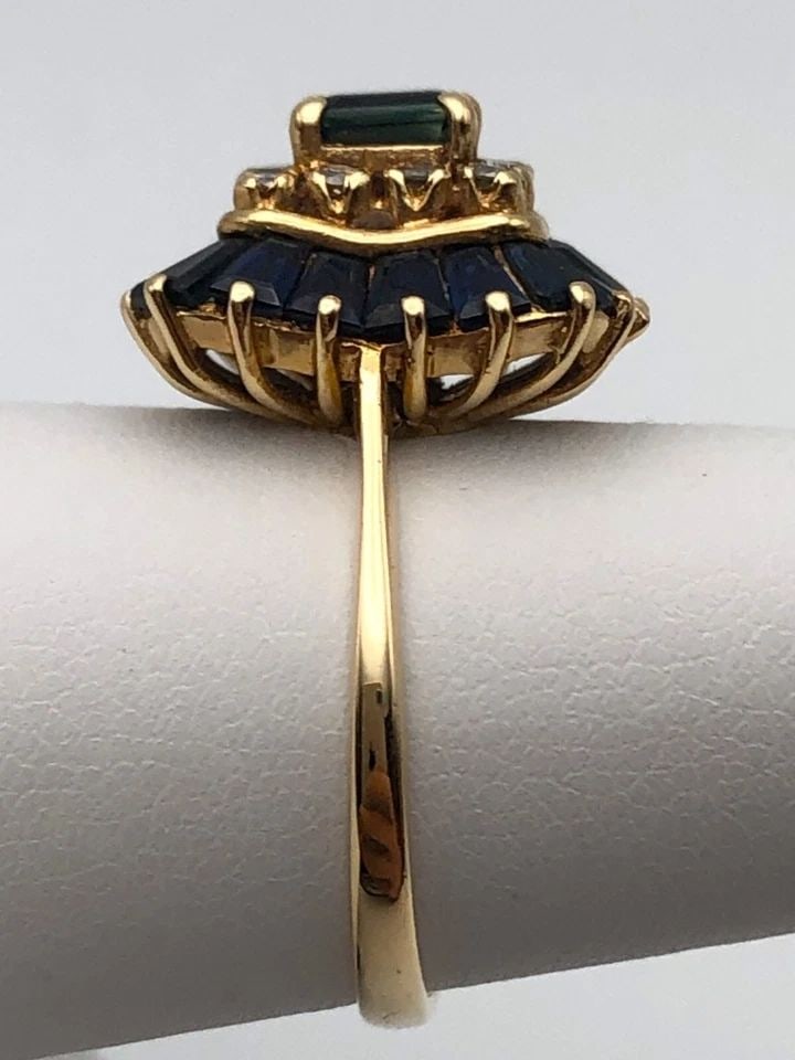 14K YELLOW GOLD RING WITH NATURAL SAPPHIRES AND 0.15CTS DIAMONDS SIZE: 7: 14K YELLOW GOLD RING WITH NATURAL SAPPHIRES AND 0.15CTS DIAMONDS SIZE: 7 14k Yellow Gold Ring set with Natural Sapphire and 0.15cts of Diamonds Condition: Used Material: 14k Yellow Gold Ring Size: 7 W