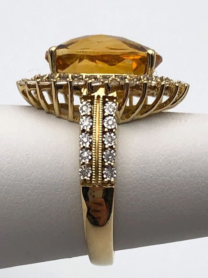 14K GOLD EFFY SUNFLOWER SHAPED RING SET WITH CITRINE AND 0.75CTS OF DIAMONDS: 14K GOLD EFFY SUNFLOWER SHAPED RING SET WITH CITRINE AND 0.75CTS OF DIAMONDS 14k Gold Effy Sunflower Shaped Ring set with Citrine and 0.75cts of Diamonds Condition: Used Material: 14k Yellow Gold Ring