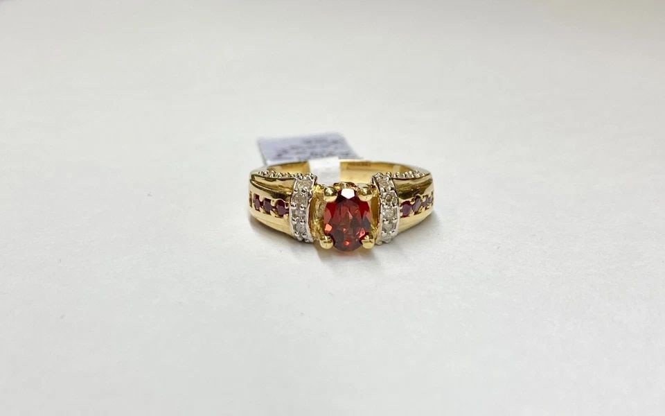 NEW WOMEN'S 14K YELLOW GOLD RING WITH NATURAL RUBY, GARNET AND DIAMONDS 7.9 GRAM: WOMEN'S 14K YELLOW GOLD RING W/ 0.37CT RUBY, 0.40CT GARNET AND 0.93CT DIAMONDS Women's 14k Yellow Gold Ring w/ 0.37CT Ruby, 0.40CT Garnet and 0.93CT Diamonds You are bidding on a new with defects Wome