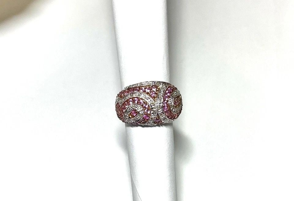 NEW WOMEN'S 14K WHITE GOLD RING WITH PINK SAPPHIRES, 0.25CTS DIAMONDS 8.8 GRAMS: WOMEN'S 14K WHITE GOLD RING WITH PINK SAPPHIRES AND 0.25CTS DIAMONDS Women's 14k White Gold Ring with Pink Sapphires and 0.25CTS Diamonds You are bidding on a new with tags Women's 14k White Gold Ring