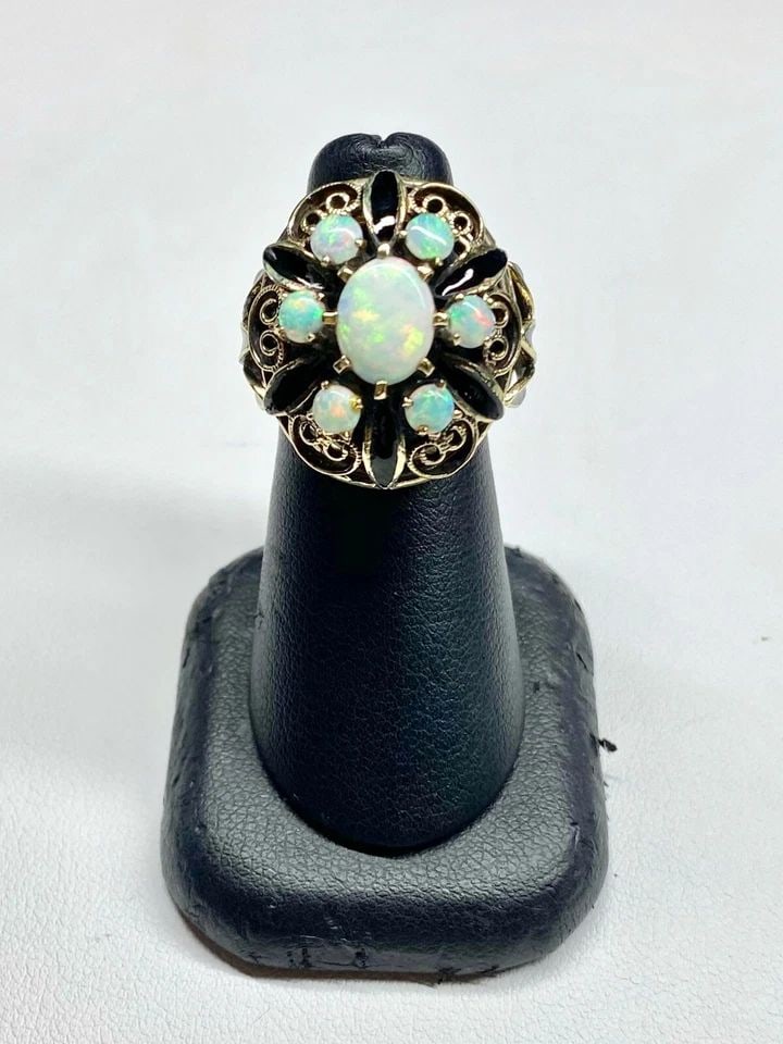 VINTAGE 10K GOLD RING, NATURAL OPAL AND BLACK PORCELAIN INLAY ( SIZE: 6 ) 11.3G: VINTAGE WOMEN'S 10K YELLOW GOLD RING WITH NATURAL OPAL AND BLACK PORCELAIN INLAY Vintage Women's 10k Yellow Gold Ring with Natural Opal and Black Porcelain Inlay You are bidding on a pre-owned Vintage