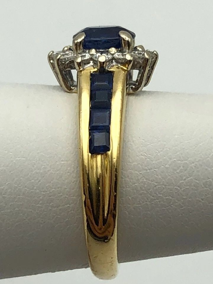 18K GOLD RING, 1.82CTS OF SAPPHIRES, 0.33CTS OF DIAMONDS ( SIZE: 5.75 ) 5.2G: 18K GOLD HALO RING SET WITH SAPPHIRES AND 0.33CTS OF DIAMONDS SIZE: 5.75 18k Gold Halo Ring set with Sapphires and 0.33cts of Diamonds Condition: Used Material: 18k Yellow Gold Ring Size: 5.75 Weight: